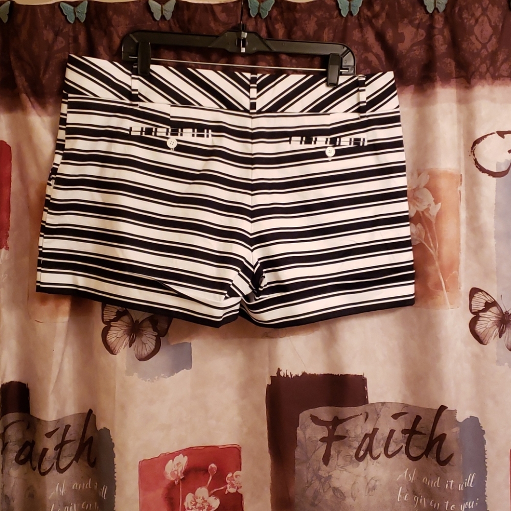 Cuffed Shorts - Picture 2 of 3